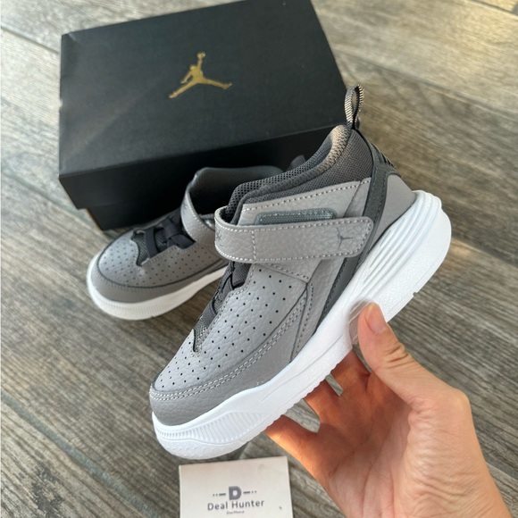 Brand New Air Jordan Max Aura 5 Toddler’s shoes “Grey” - Picture 2 of 10